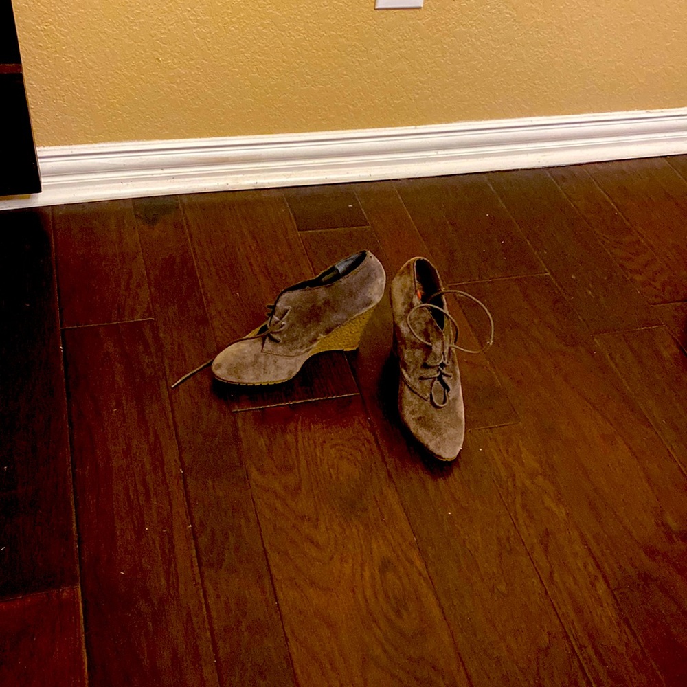 size 10.. gray